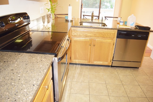 Building Photo - 9745 Lake Shore Dr