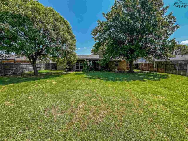 Building Photo - 4624 Trailwood Dr