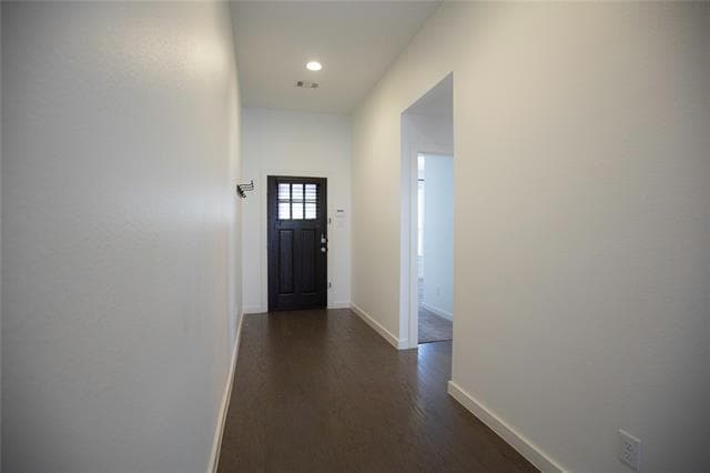 Building Photo - 404 Barnstorm Dr