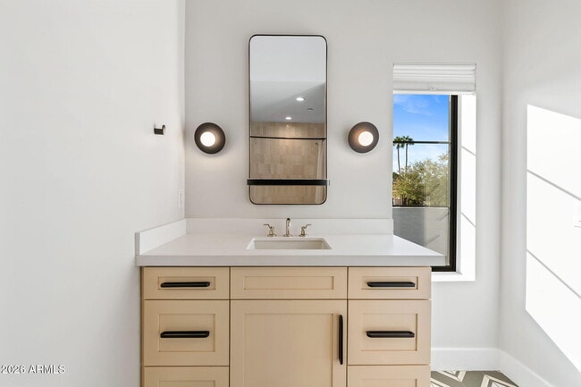 Building Photo - 3842 E San Miguel Ave