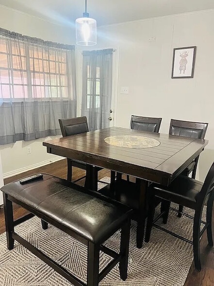 Building Photo - Room in House on E Mona Ave