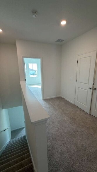 Building Photo - 382 Sol Vis Dr