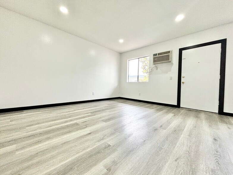 Building Photo - 8204 Langdon Ave