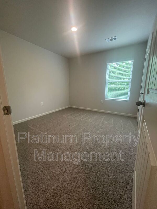 Building Photo - 551 Stoneybrook Dr