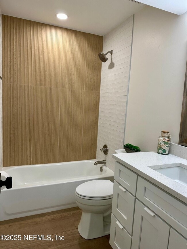 Building Photo - 573 Aquatic Dr