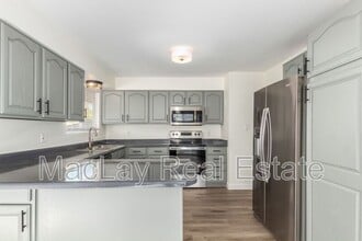 Building Photo - 4902 W Joyce Cir