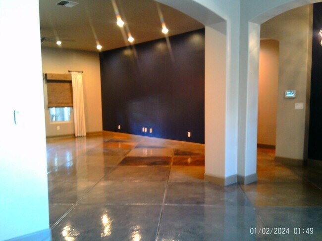 Building Photo - CUSTOM BUILT IN GATED SOUTHERN OAKS !!!  APPLICATION PENDING