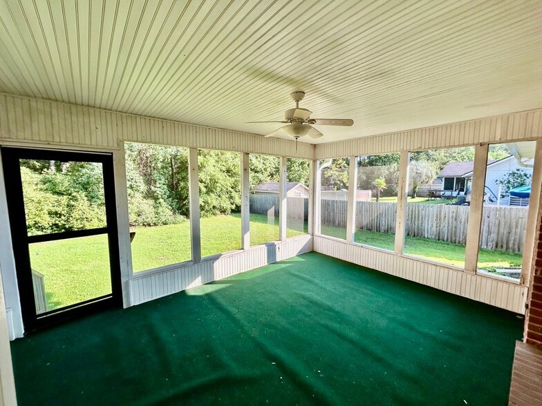 Building Photo - 640 Wedgewood Dr