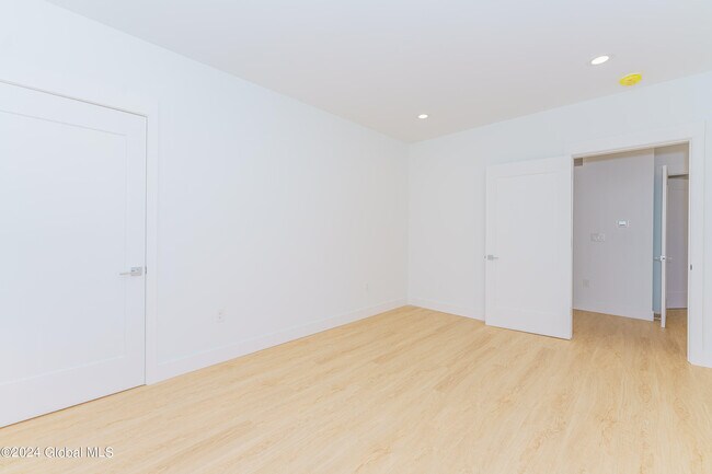 Building Photo - 1133 Loudon Rd