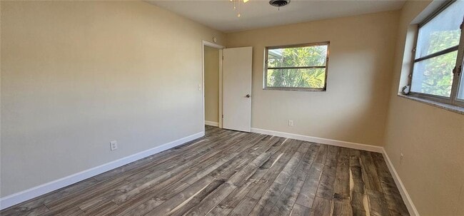 Building Photo - 1329 Fairfield Dr
