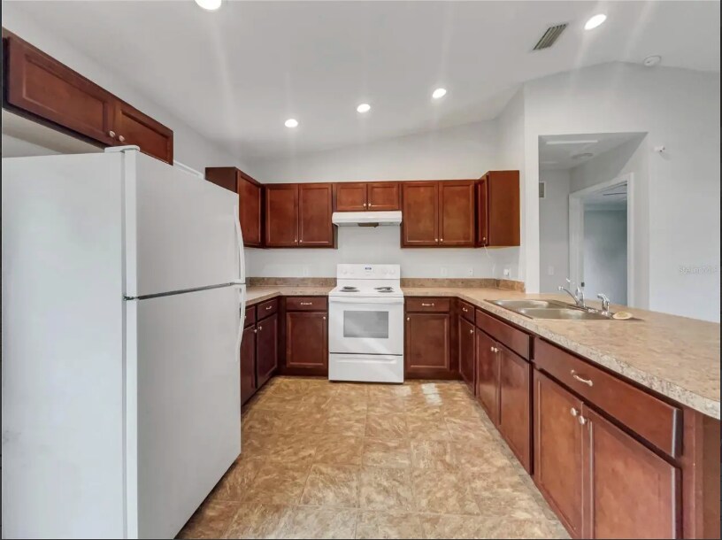 Building Photo - 1304 E Carolina Ave