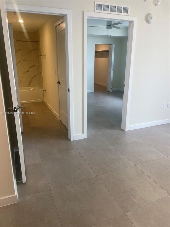 Building Photo - 16395 Biscayne Blvd
