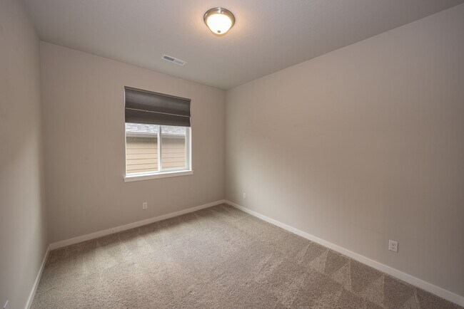 Building Photo - 3 Bedr Ranch Home in Ramble Creek Community