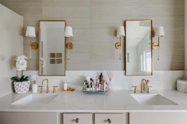 Building Photo - 2412 Wilson St