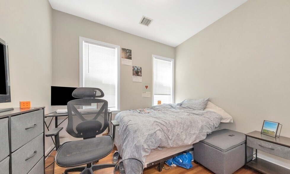 Building Photo - 228 Calumet St