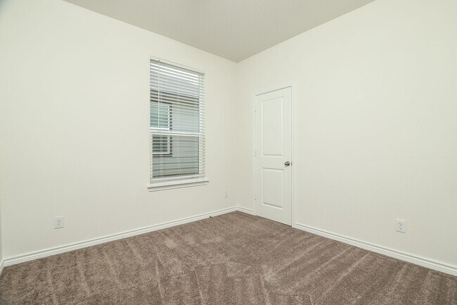 Building Photo - 4 Bedrooms located off Hwy 90W and Grosenbacher Rd, 10 miles from Lackland AFB