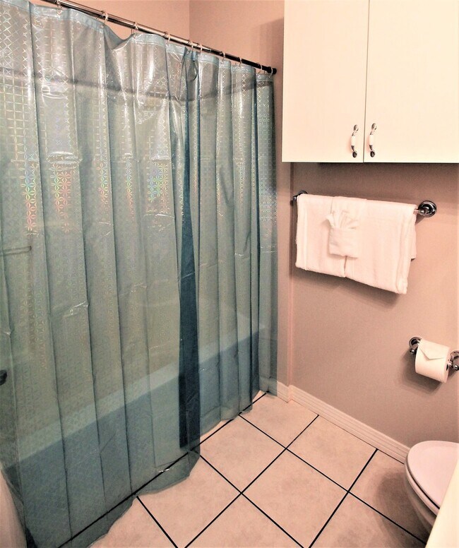 Building Photo - Updated Furnished Condo in Niceville!