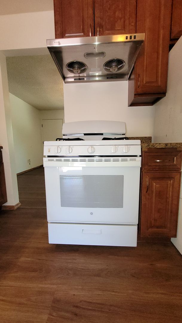 Building Photo - Renovated 2 Bed / 1 Bath
