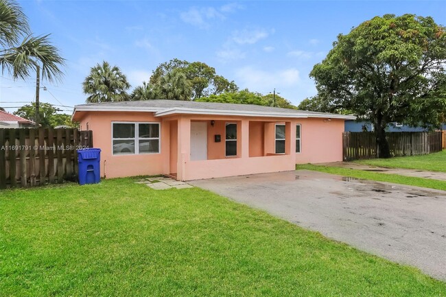 Building Photo - 705 NW 5th Ave