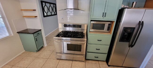 Building Photo - 8044 E Cambridge Ave