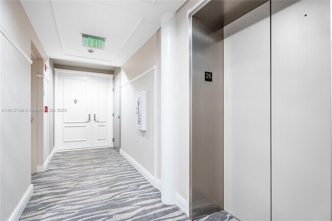 Building Photo - 848 Brickell Key Dr