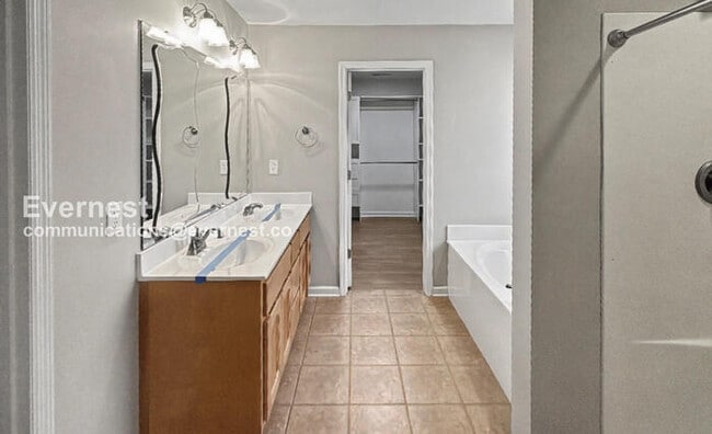 Building Photo - 4800 Inglewood Ct SE