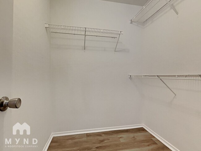 Building Photo - 1426 S 222nd Ln