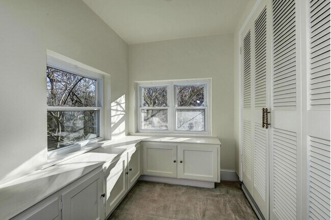 Building Photo - 4910 Hillbrook Ln NW
