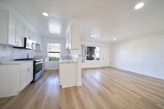 Interior Photo - Lexington