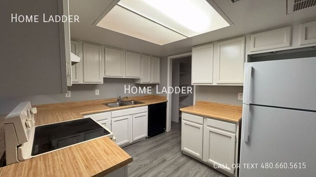 Building Photo - 3139 E Cicero St