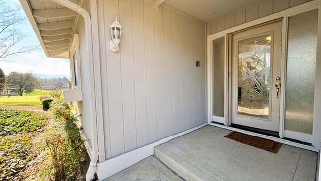 Building Photo - Gorgeous 2BD/2BA, Single-Story TH in Crow Canyon Country Club, Danville- Available NOW!