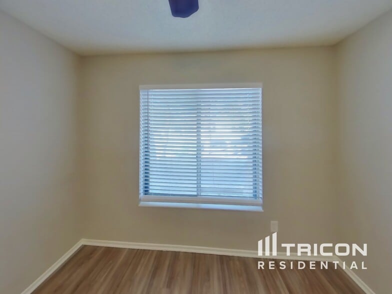 Building Photo - 5262 Willowhaven Ave