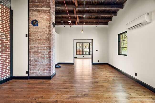 Building Photo - Thiel on 9th