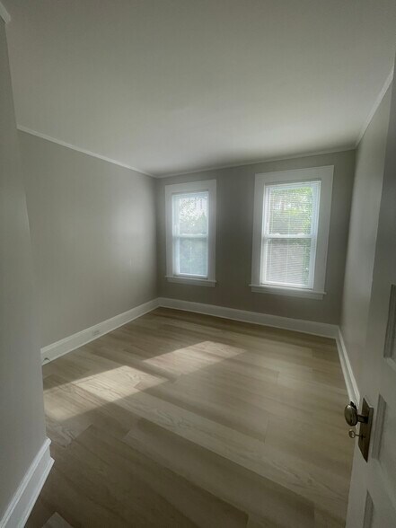 Building Photo - 24 Kenwood Ave