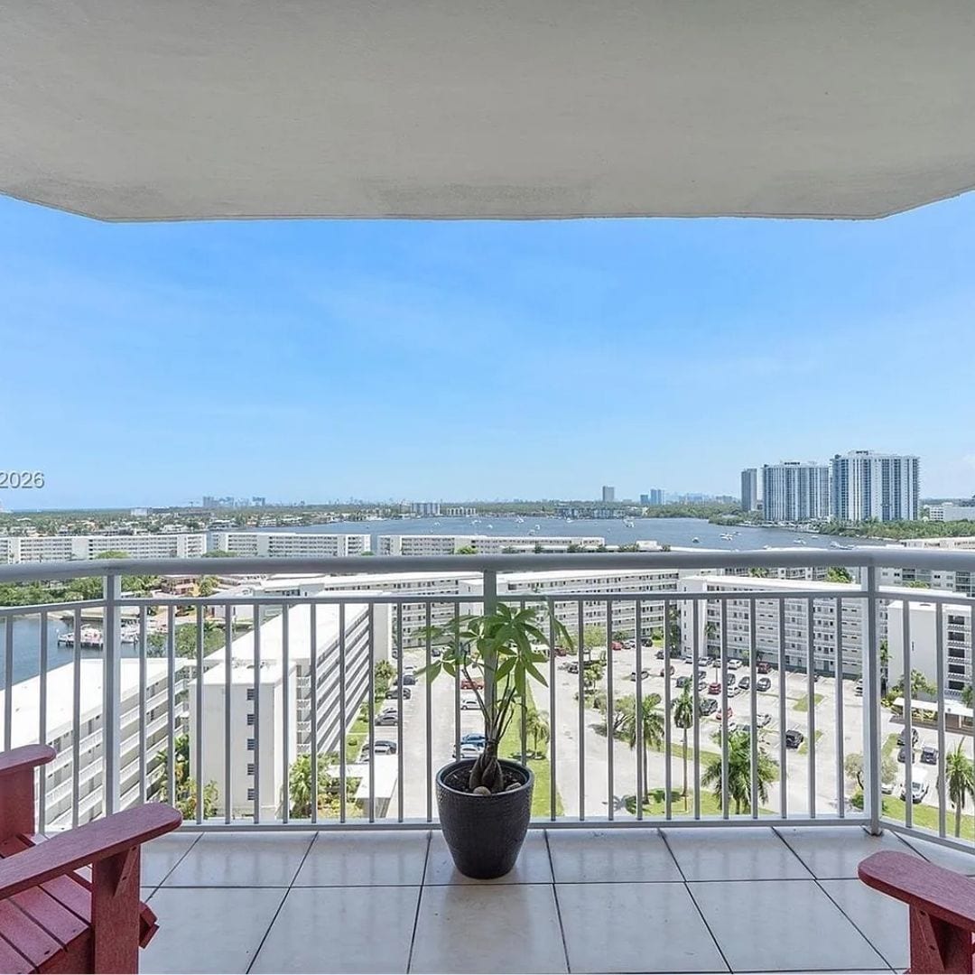 Building Photo - 18031 Biscayne Blvd