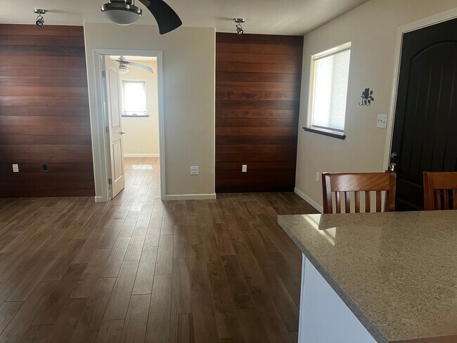 Building Photo - 40642 Sierra Dr