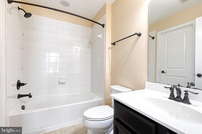 Building Photo - 613 Ravenwood Dr