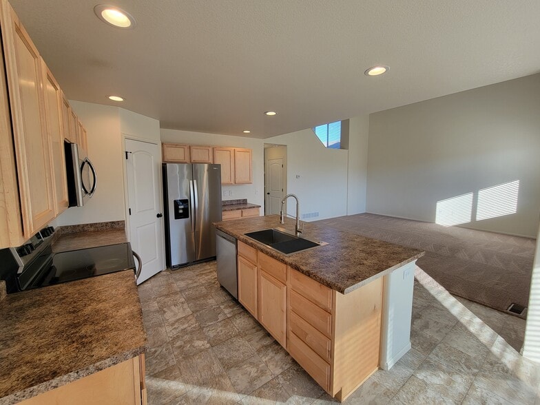 Building Photo - 2067 Moon Rise Dr