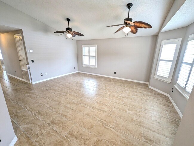 Building Photo - 9475 Pine Lily Ct