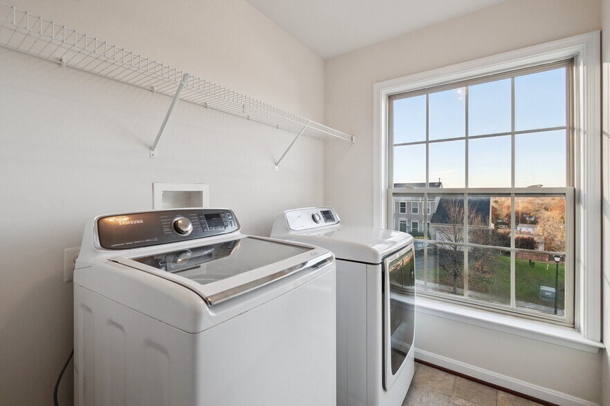 Building Photo - 12910 Hallwood Pl