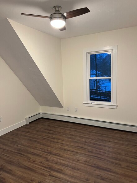 Building Photo - 10 Klebart Ave