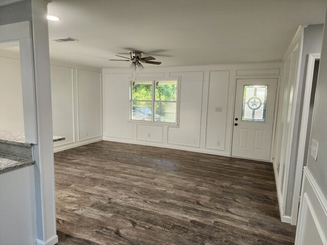Building Photo - 1149 Angela Dr