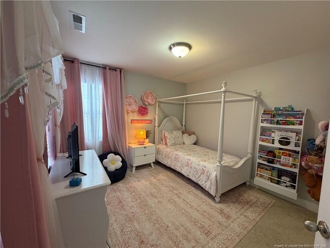 Building Photo - 68 Spruce Holw Cir