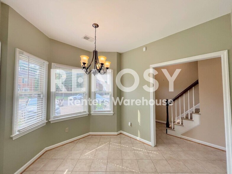 Building Photo - 628 Creekside Ct