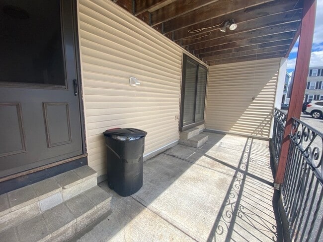 Building Photo - 265 C St