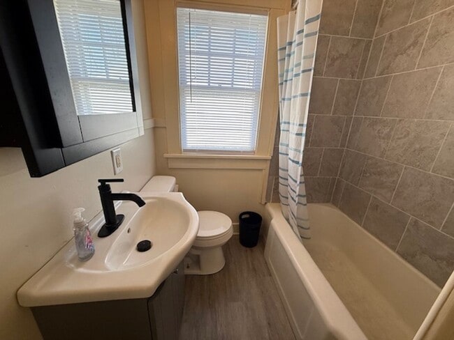 Building Photo - Bungalow Near Lake Decatur