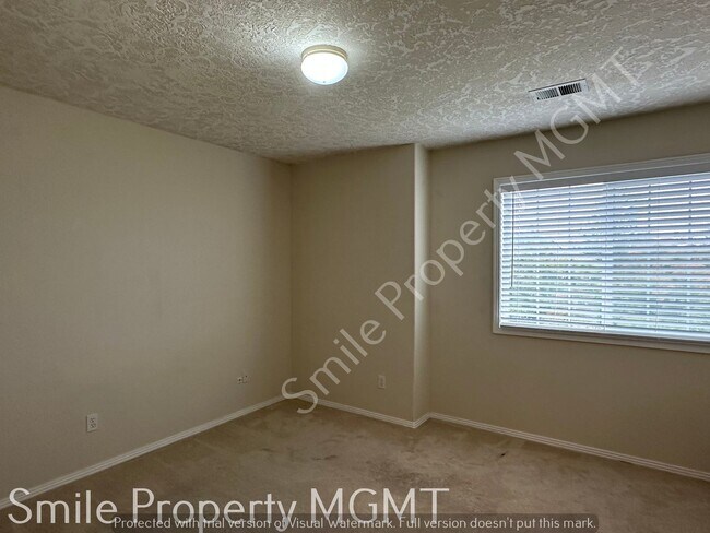 Building Photo - single house