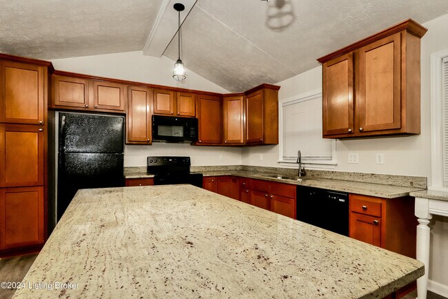 Building Photo - 9104 Royal Oak Dr