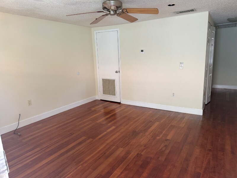 Building Photo - 6807 S Juanita St