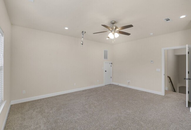 Building Photo - 2304 SW Chaddington Rd